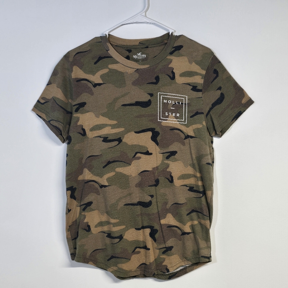 Hollister Men's Green Camouflage Tee